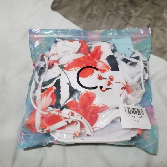 bikini - Picture 4 of 4